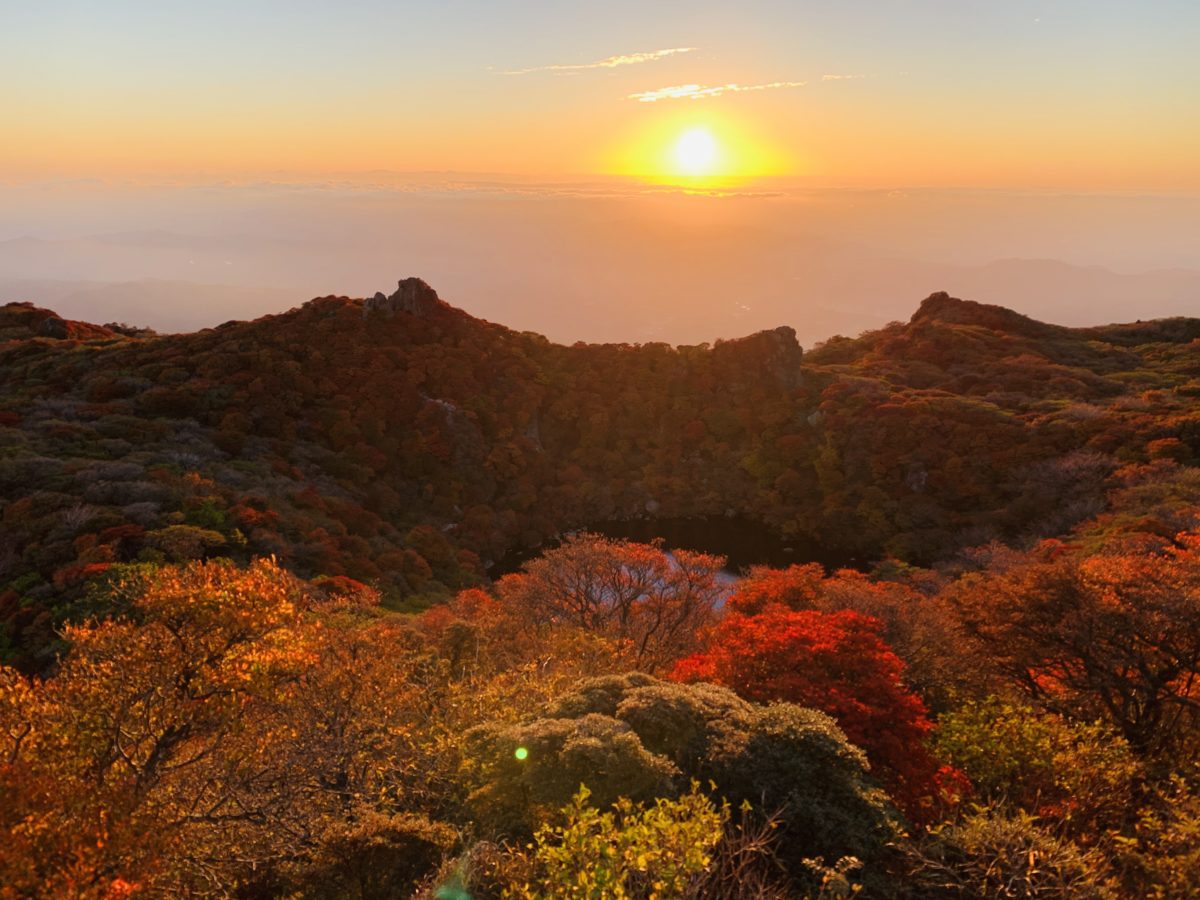 テント泊登山　くじゅうの紅葉を求めて朝駆け！